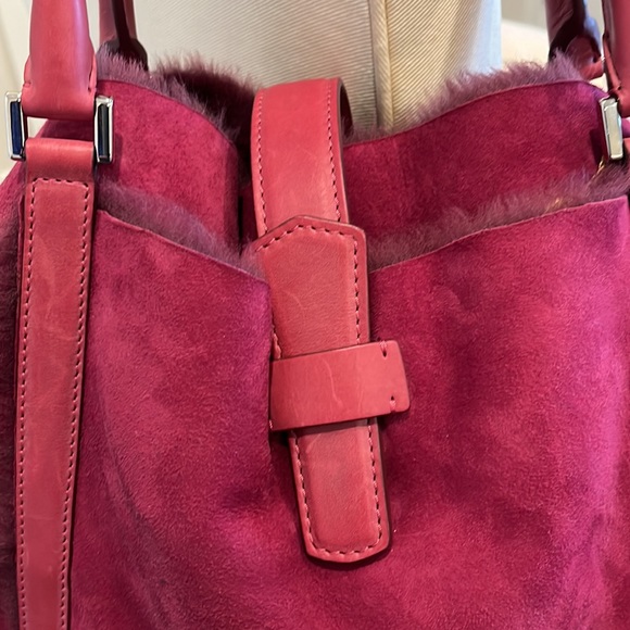 Loro Piana genuine shearling bag. In beautiful magenta color perfect for winter - Picture 2 of 7
